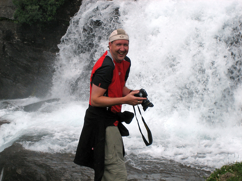 17 Luontokuvaajan matkassa 4.jpg - Kuvaaja myos kastui mutta onneksi on saasuojattu kamera - tosin se runko ei kuvassa...